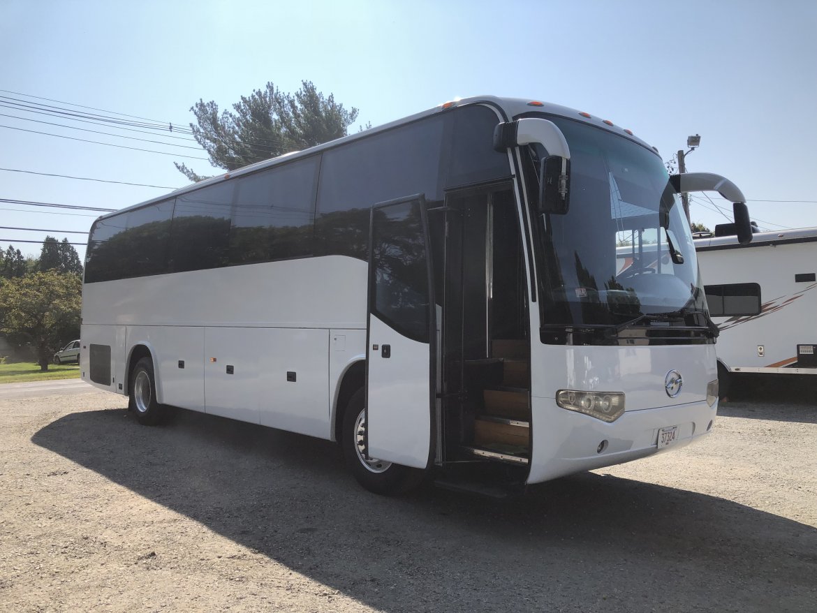Limo Bus for sale: 2007 Freightliner Stallion 38&quot; by Royal by Victor