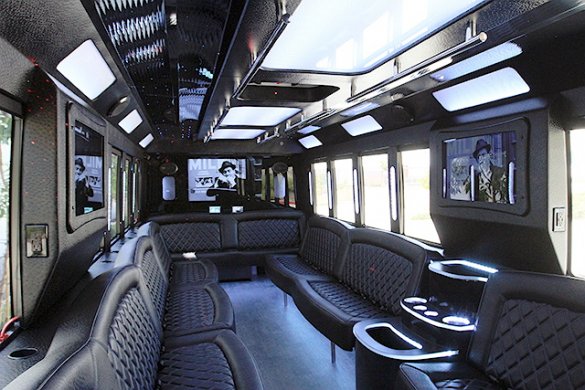 2019 Franklin F-550X Limo Bus for Sale in oaklyn, NJ - Photo 2