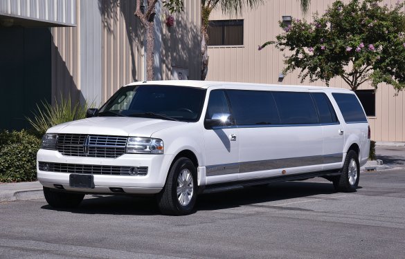 2013 Lincoln Navigator SUV Stretch for Sale in Fontana, CA - Photo 3