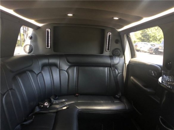 2015 Lincoln MKT 80 Inch 5 Door Limousine for Sale in Haverhill, MA - Main Photo