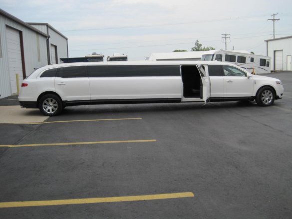 2014 Lincoln MKT Limousine for Sale in Ozark, MO - Main Photo