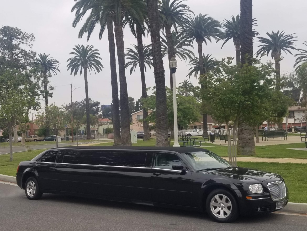 Limousine for sale: 2006 Chrysler 300