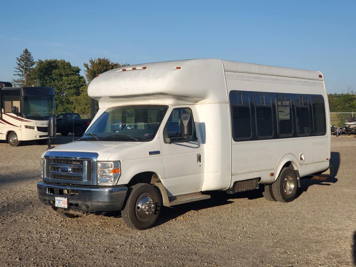 Shuttle Bus for sale: 2010 Ford E-450 by Goshen