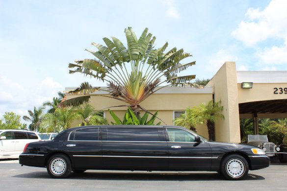 1999 Lincoln Town Car Limousine for Sale in Fort Myers, FL - Main Photo