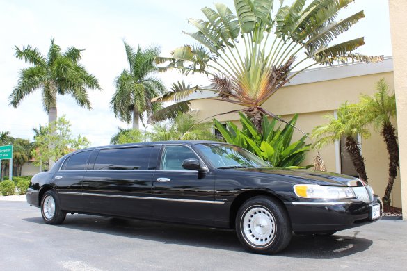 1999 Lincoln Town Car Limousine for Sale in Fort Myers, FL - Photo 2