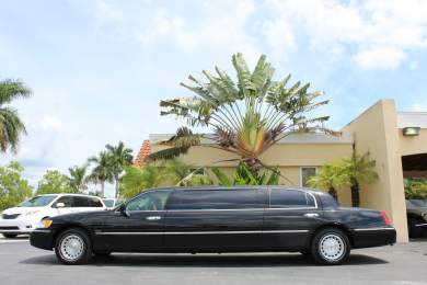 1999 Lincoln Town Car Limousine for Sale in Fort Myers, Florida, US - Photo 4