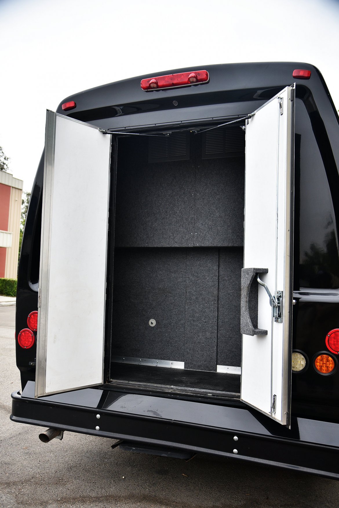 Executive Shuttle for Sale in Fontana, CA - Photo 9