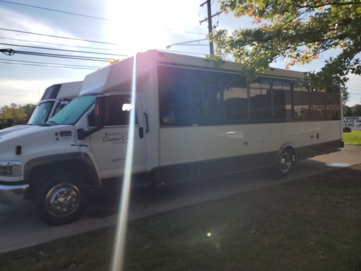 Limo Bus for Sale in New Boston, MI - Photo 4