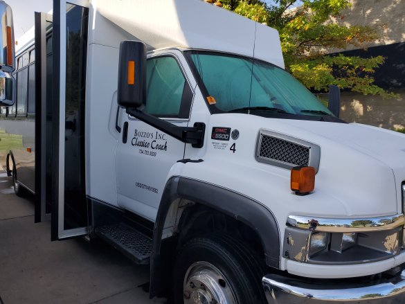 2006 Chevrolet C5500 Limo Bus for Sale in New Boston, MI - Photo 2