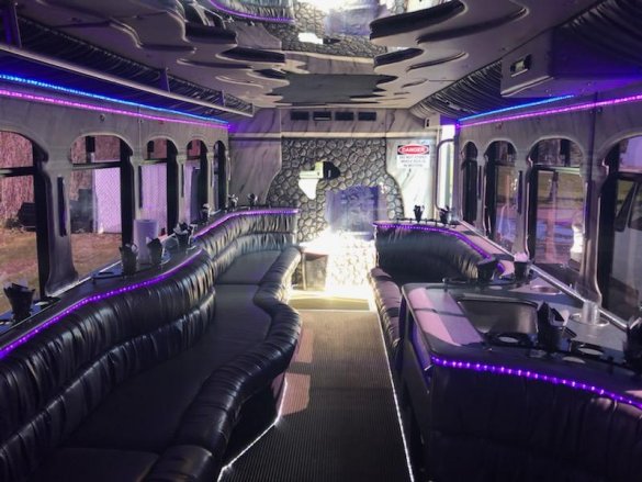 2006 Chevrolet C5500 Limo Bus for Sale in New Boston, MI - Main Photo