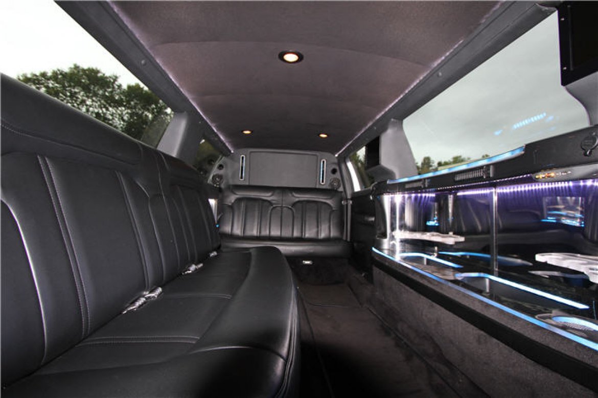 2013 Royale Lincoln MKT 120" 5 Door Limousine - Photo 4