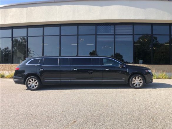 2015 Lincoln MKT 80 Inch 5 Door Limousine for Sale in Haverhill, MA - Main Photo