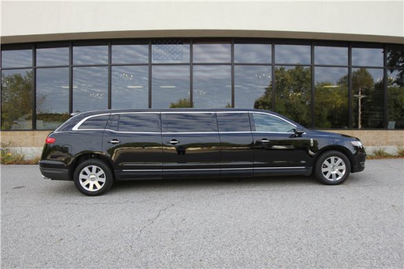 2018 Lincoln MKT 70 Inch 5 Door Limousine for Sale in Haverhill, MA - Photo 3
