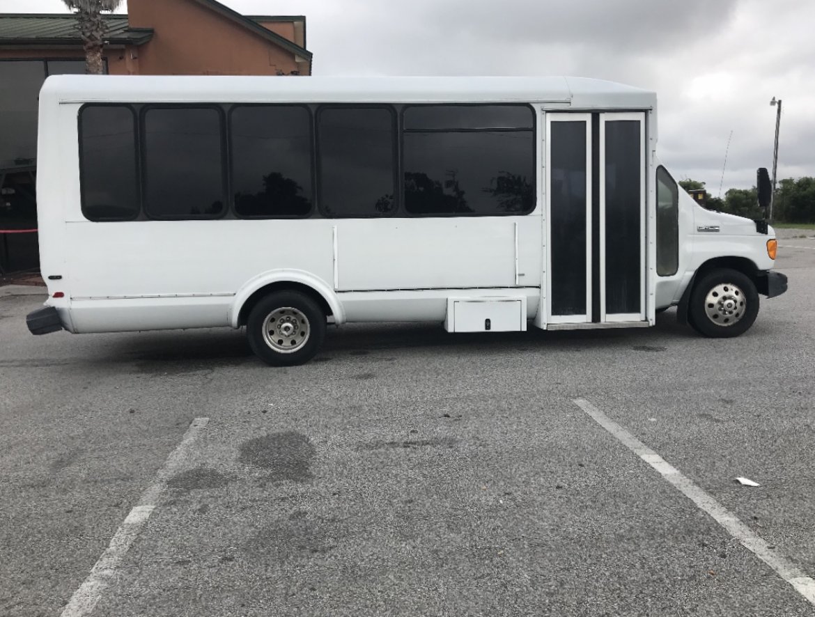 Limo Bus for sale: 2006 Ford Cutaway Van E4
