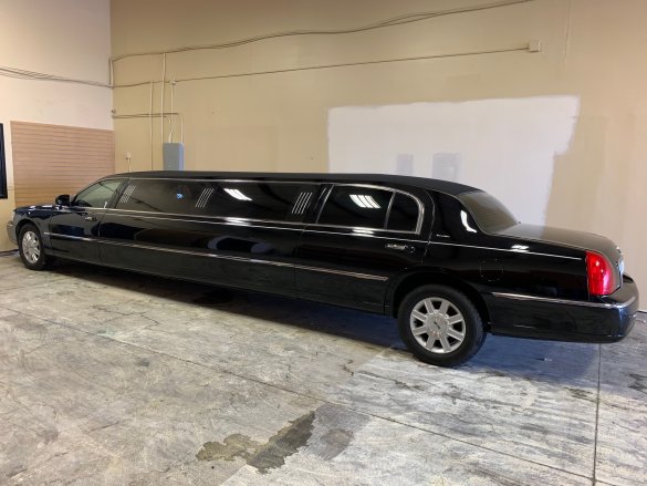 2010 Lincoln Town Car Limousine for Sale in Aurora, CO - Main Photo