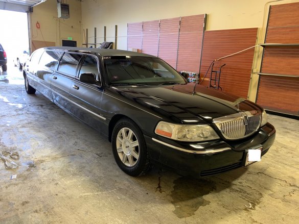 2010 Lincoln Town Car Limousine for Sale in Aurora, CO - Photo 3