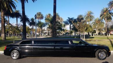 2007 Chrysler 300 Limousine for Sale in Los Angeles, CA - Photo 2