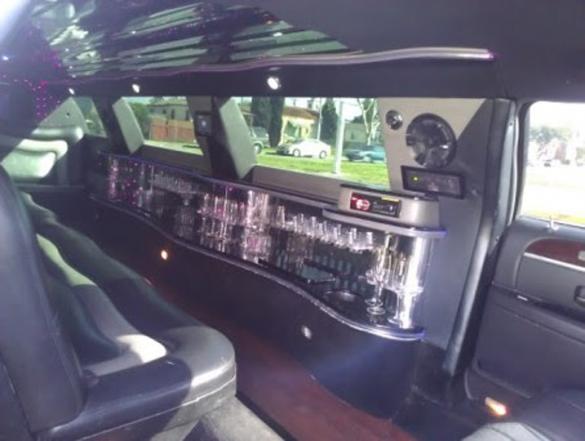 2008 Lincoln Town Car Limousine for Sale in Los Angeles, CA - Photo 2
