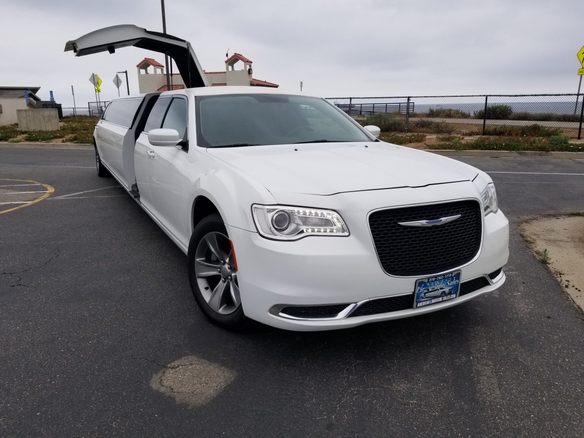 Limousine for sale: 2015 Chrysler 300