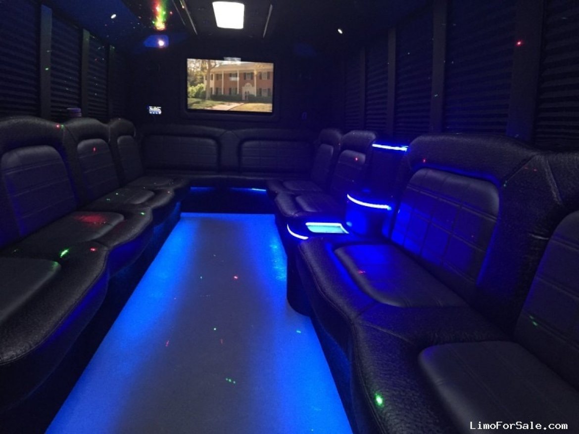 Limo Bus for Sale in Neenah, WI - Photo 5
