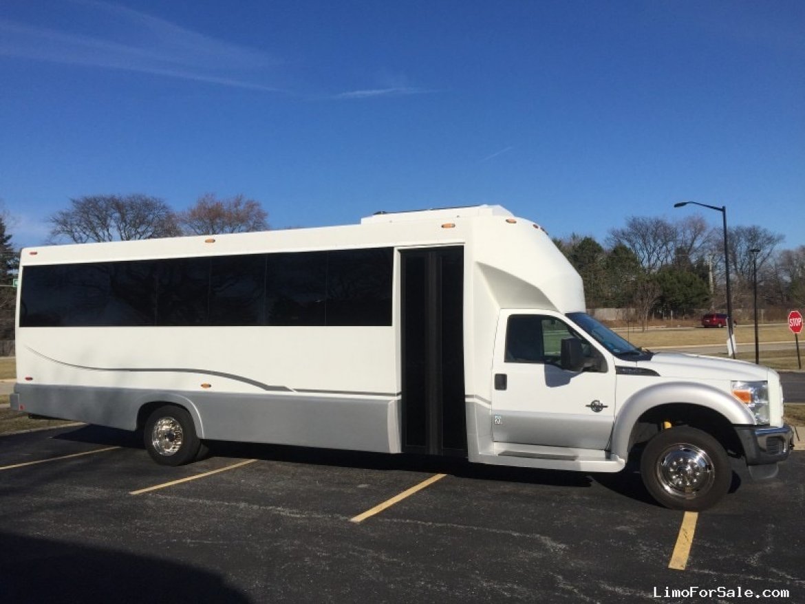 Limo Bus for Sale in Neenah, WI - Photo 6