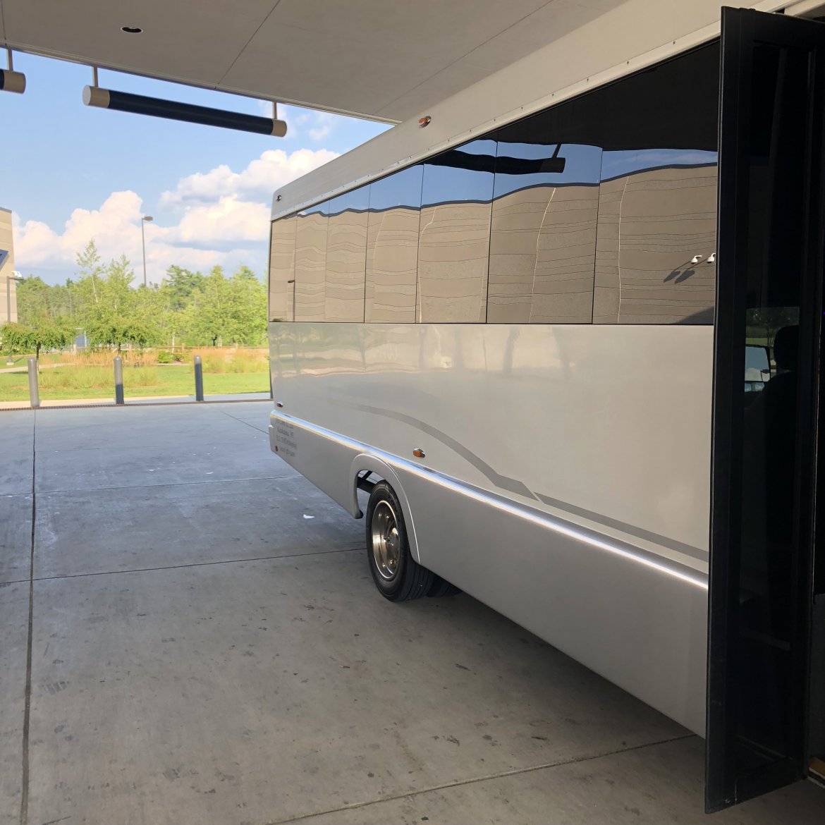 Limo Bus for Sale in Neenah, WI - Photo 8