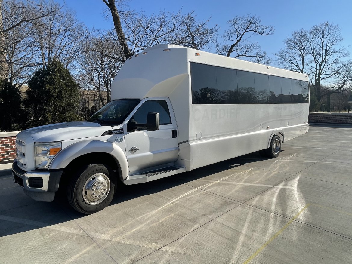 Limo Bus for Sale in Neenah, WI - Photo 10