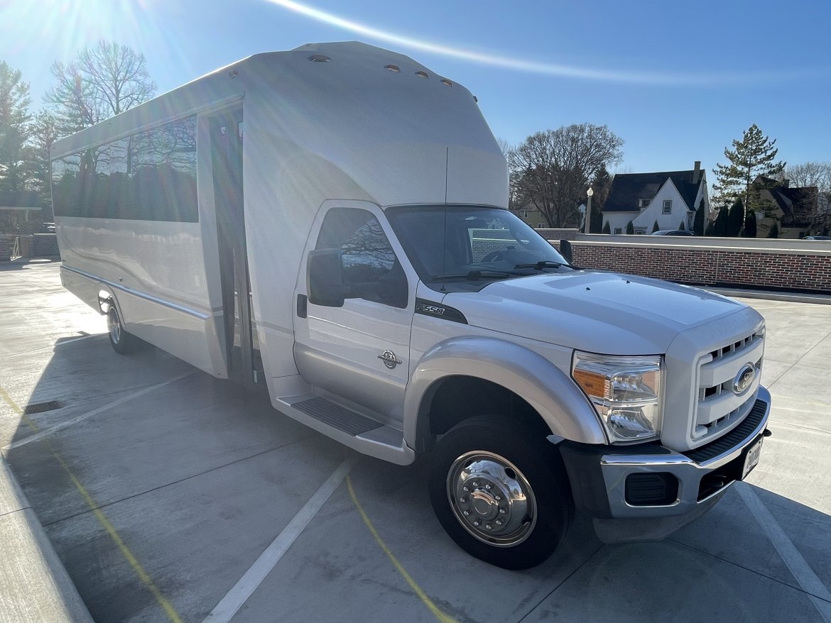Limo Bus for Sale in Neenah, WI - Photo 11