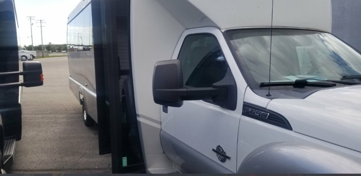 Limo Bus for Sale in Neenah, WI - Photo 13
