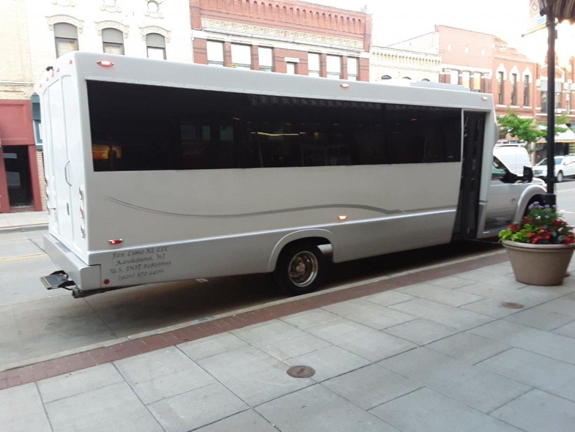 Limo Bus for Sale in Neenah, WI - Photo 16