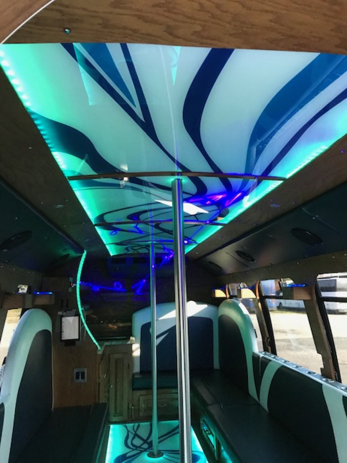 20 Pass Party Bus - Earned 100,000/ year - Photo 2