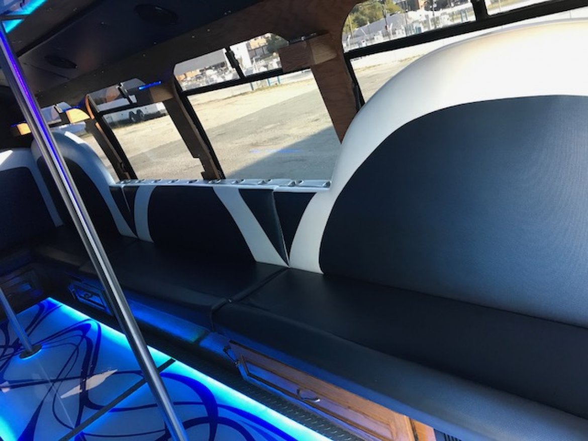 20 Pass Party Bus - Earned 100,000/ year - Photo 3