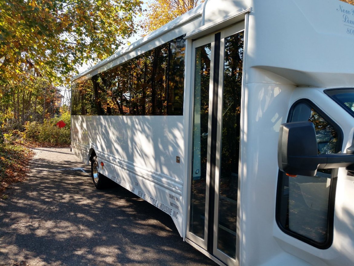 Limo Bus for Sale in Holbrook, NY - Photo 7