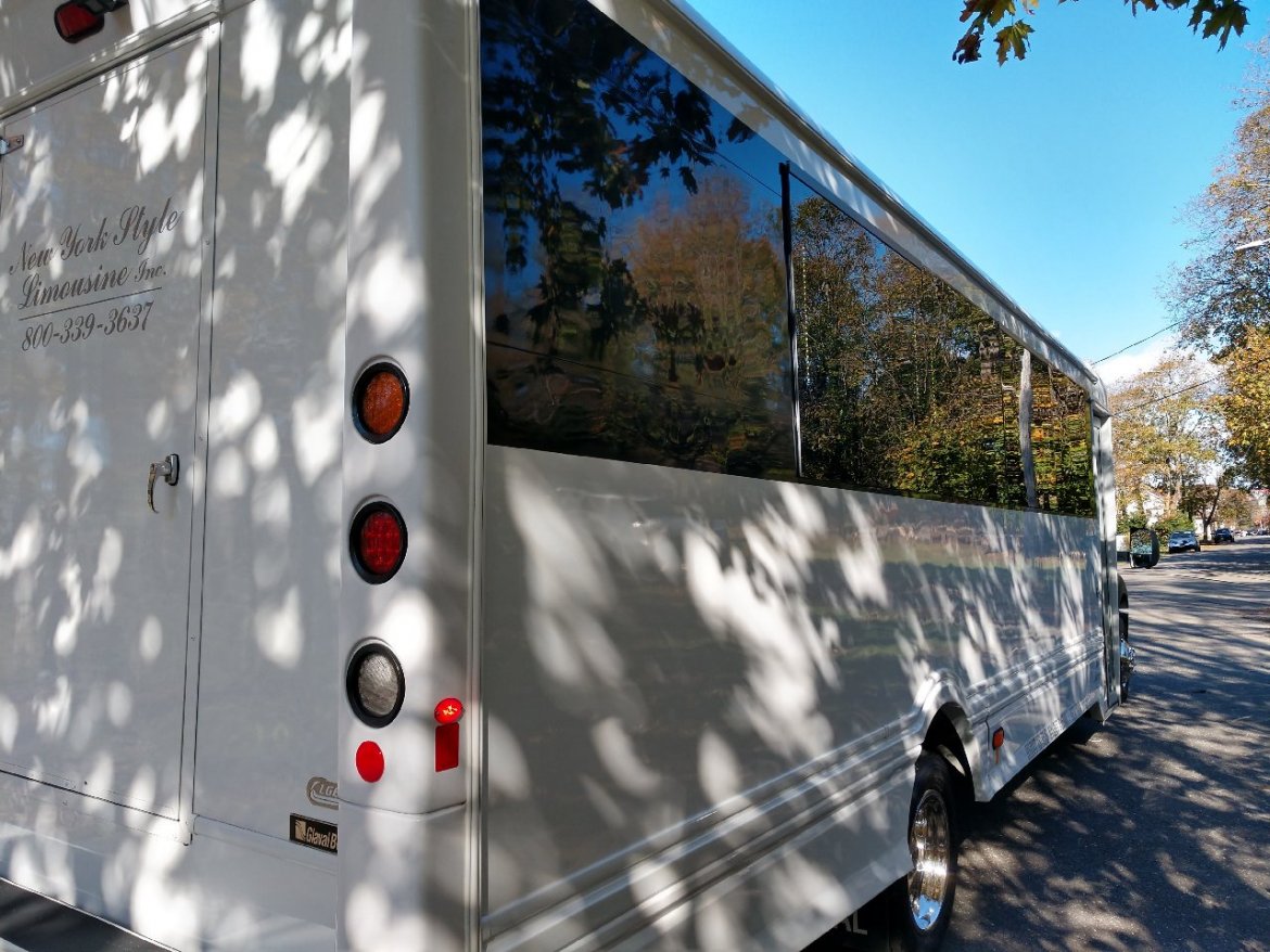 Limo Bus for Sale in Holbrook, NY - Photo 8