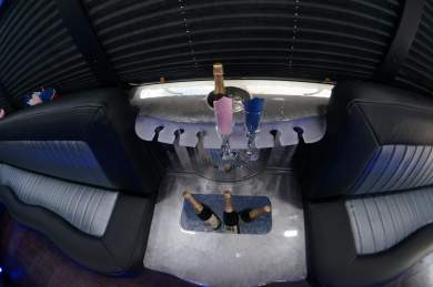 2008 Checker Motors Glaval LGE C5500 Limo Bus for Sale in Clifton, New Jersey, US - Photo 4