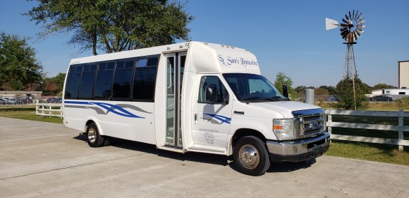 2013 Ford E450 Shuttle Bus for Sale in Houston, TX - Main Photo
