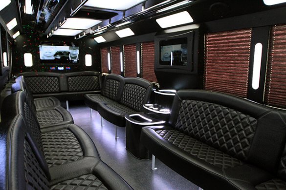 2018 Ford 550 Limo Bus for Sale in Ft. Myers, FL - Photo 2