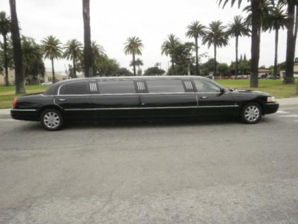 2003 Lincoln Town Car Limousine for Sale in Los Angeles, CA - Photo 2