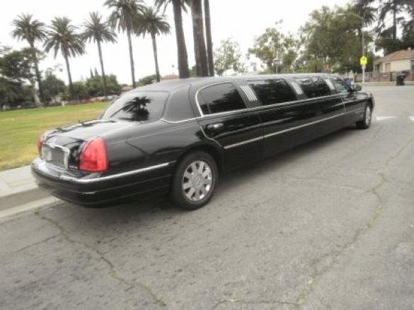2003 Lincoln Town Car Limousine for Sale in Los Angeles, CA - Photo 3