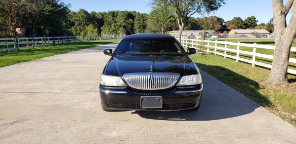 2011 Lincoln Town Car Limousine for Sale in Houston, TX - Photo 2