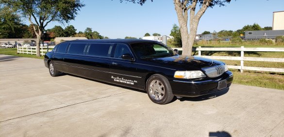 2011 Lincoln Town Car Limousine for Sale in Houston, TX - Main Photo