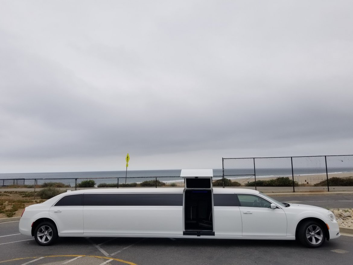 Limousine for sale: 2015 Chrysler 300