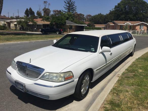 2004 Lincoln Town Car Limousine for Sale in Los Angeles, CA - Photo 2
