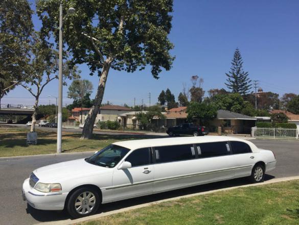 2004 Lincoln Town Car Limousine for Sale in Los Angeles, CA - Photo 3
