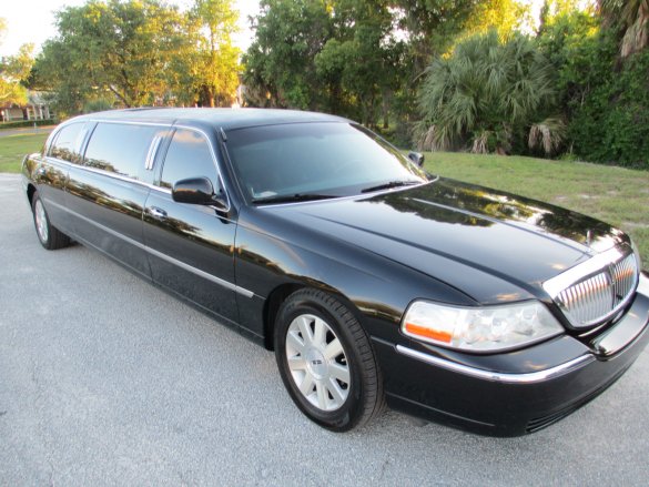 2004 Lincoln Town Car 6-passenger Stretch Limo Limousine for Sale in Deland, FL - Photo 3