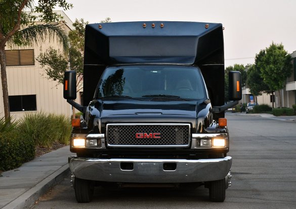 2007 GMC 5500 Limo Bus for Sale in Fontana, CA - Photo 2
