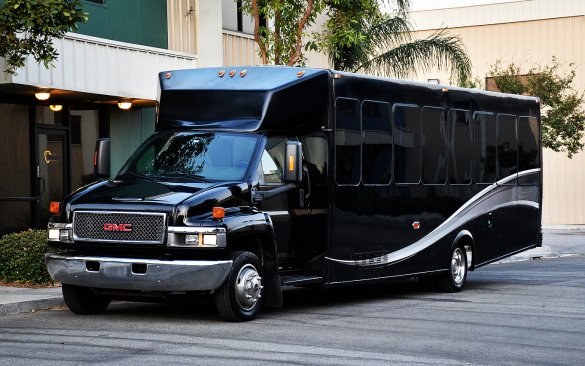 2007 GMC 5500 Limo Bus for Sale in Fontana, CA - Photo 3