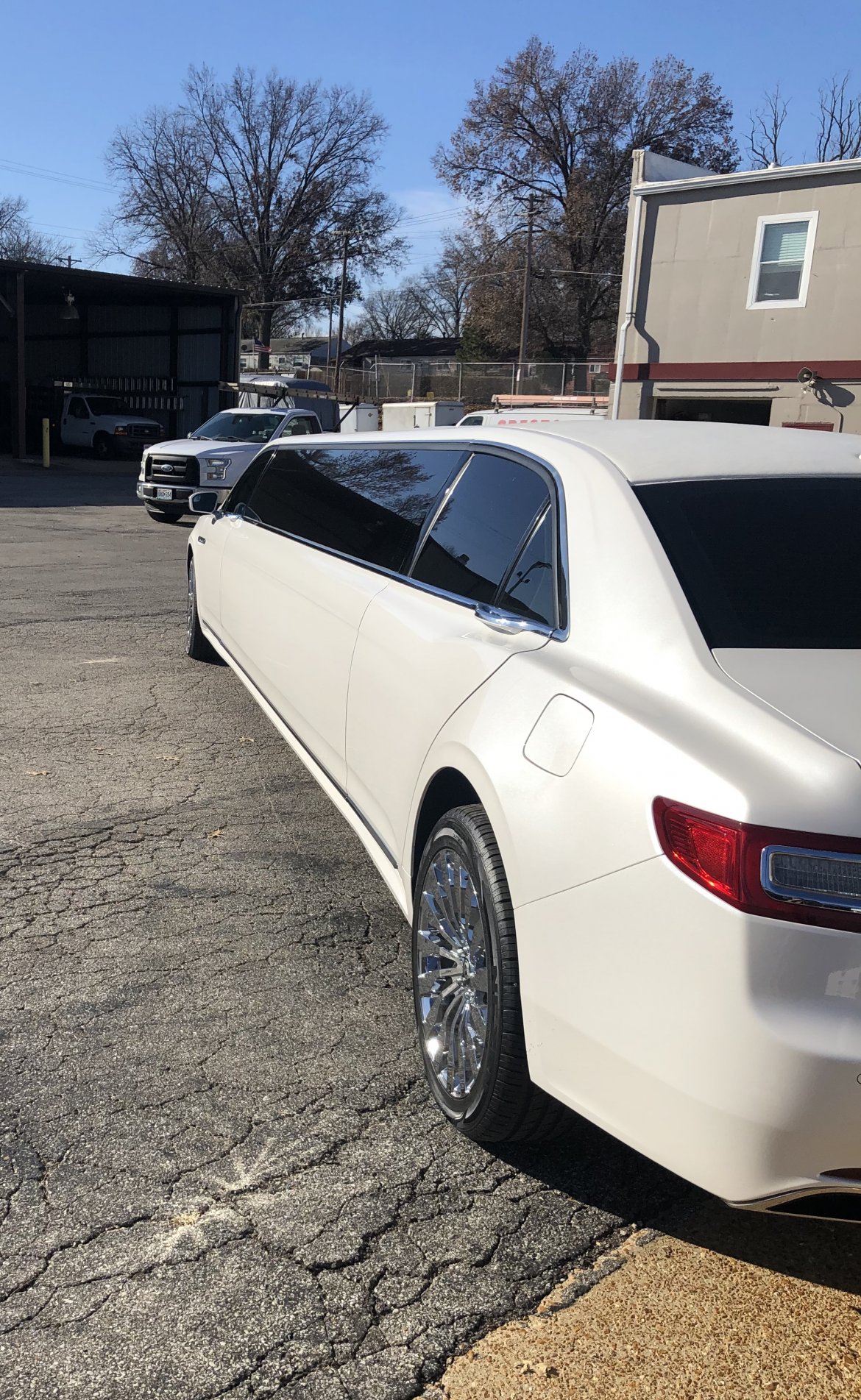 Limousine for Sale in Chesterfield, MO - Photo 4