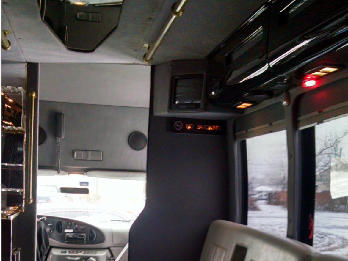 Photo of Limo Bus for sale: 1999 Ford E 450 by Arcola