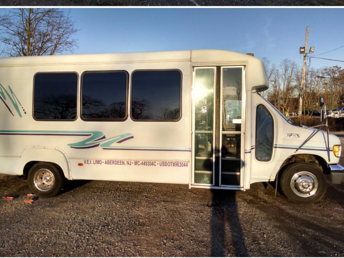 Photo of Limo Bus for sale: 1999 Ford E 450 by Arcola